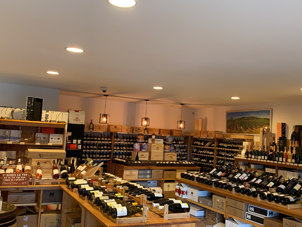 La Cave d'Alès propose des vins locaux, de toutes les régions françaises et étrangers.